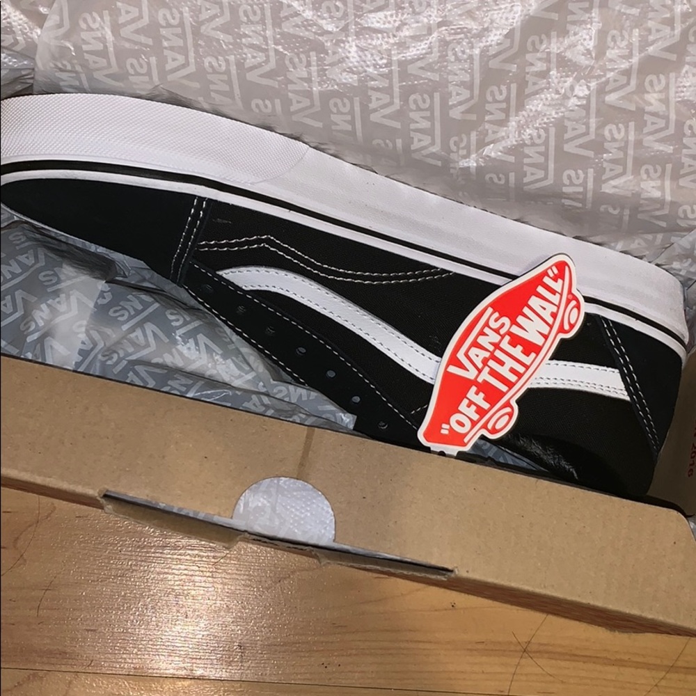 Vans - Picture 2 of 4